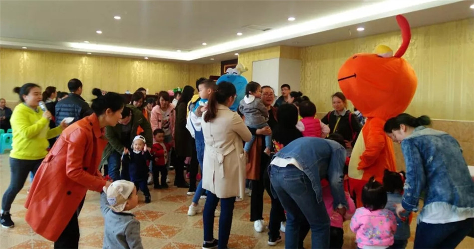 BBunion涪陵金科世界中心:大手拉小手,一起去郊游 BBunion涪陵金科世界中心:大手拉小手,一起去郊游